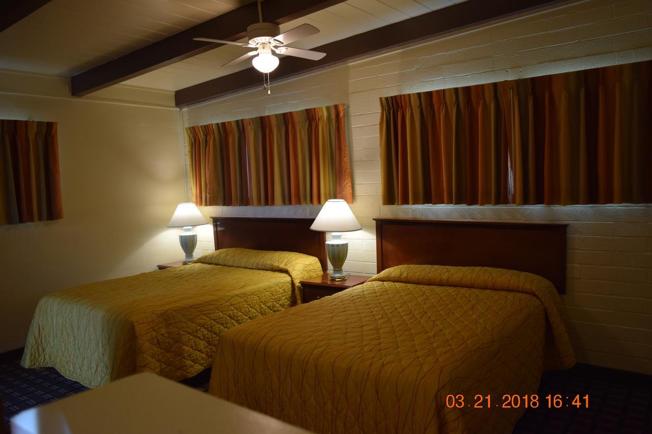 Stanlunds Inn And Suites Borrego Springs Exterior photo